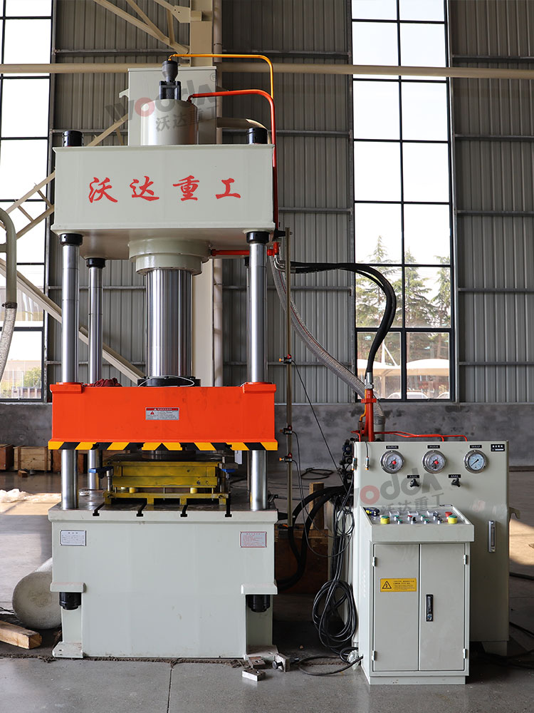 200噸三梁四柱沖壓機(jī) 200噸三梁四柱沖壓機(jī)