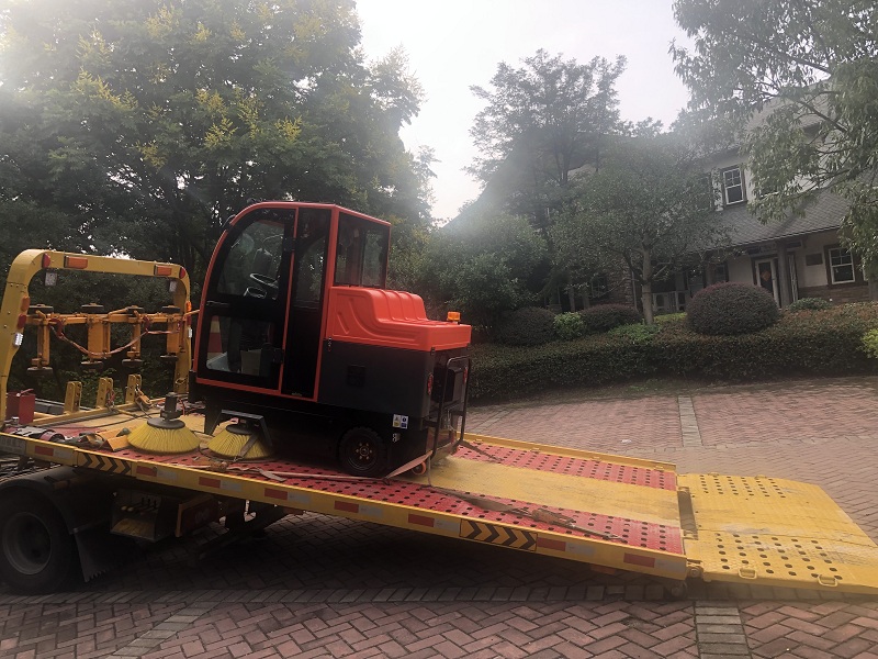 建設(shè)公司選全封閉掃地車(chē)GS8